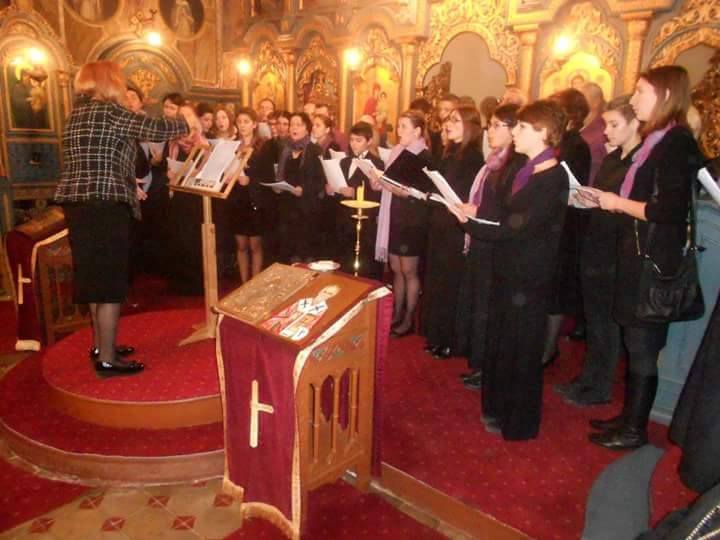 Corurile reunite Sf Teodor Vrsacki si Scoala de muzica Josif Marinkovic din Varset, dirijor prof Olga Sinkovic.jpg