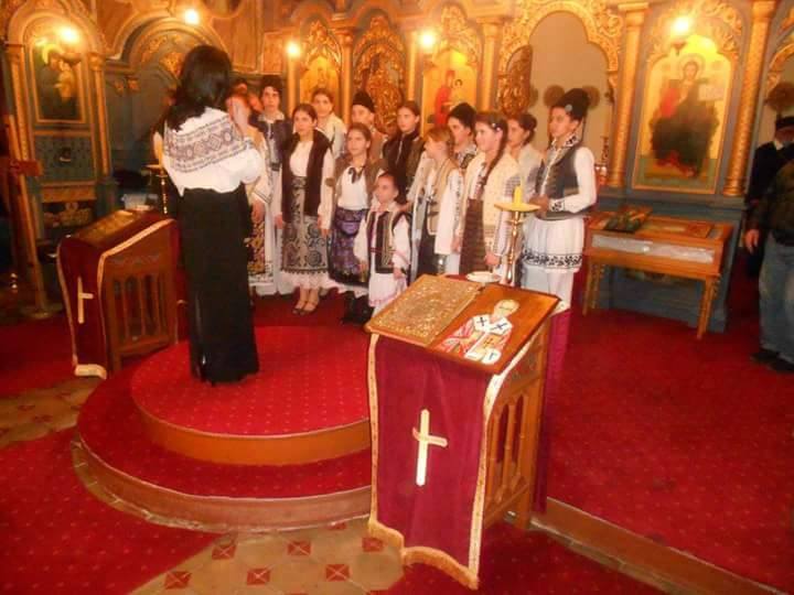 Corul Scolii Generale din Costei, dirijor prof Roxana Cinci.jpg
