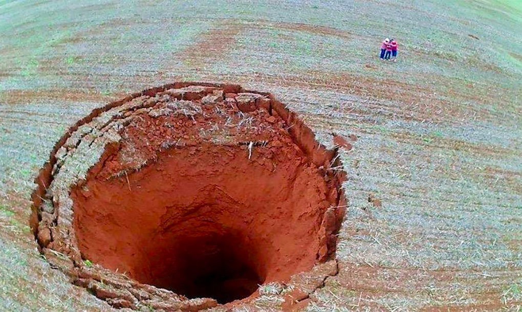Crater-uriaş-apărut-în-Brazilia.jpg