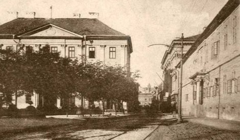 În dreapta Casa Mercy, urmată de Palatul Deschan (în 1908).jpg