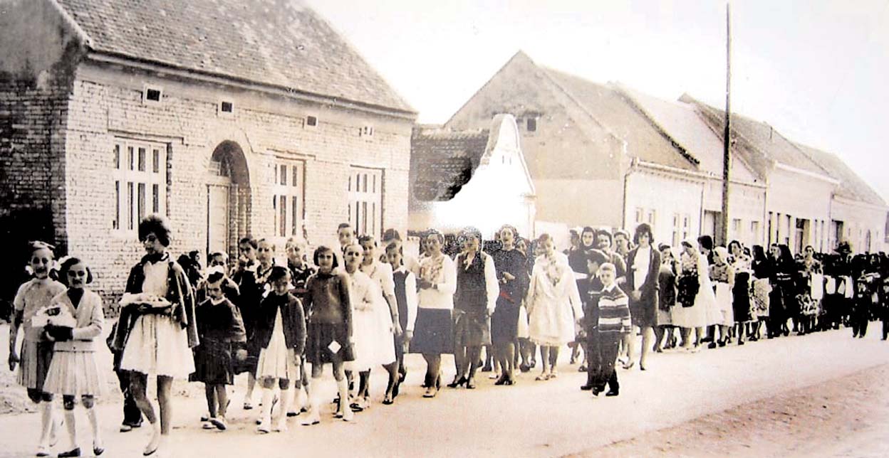 Nunta la românii din Ovcea, anii `50 ai secolului XX.jpg