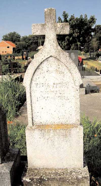 Piatra-funerară-cu-epitaful1.jpg
