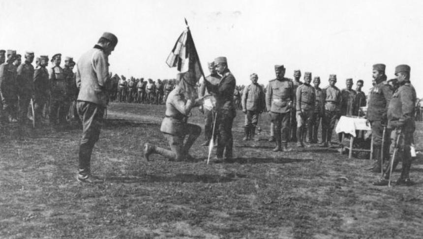 Înmânarea drapelului unui regiment din Divizia 1 infanterie voluntari sârbi (Divizia Sârbă) din Armata rusă. Odessa, 1916.jpg