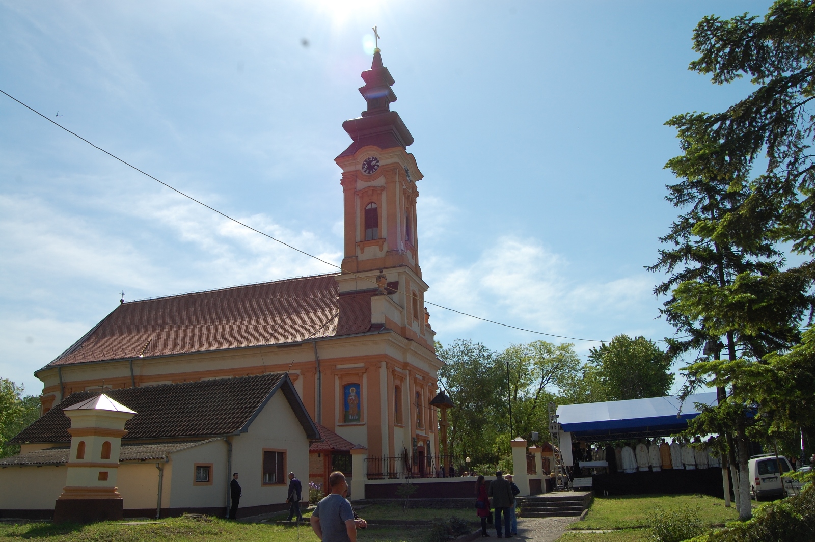 Biserica-parohiala-din-San-Mihai-Serbia1.jpg